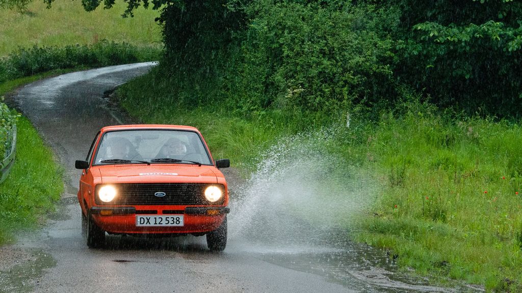 Michael Kristiansen, Greve og Michael Andersen, Brøndby snuppede sejren i Sport-klassen, hvor de deltog i deres nyindkøbte Ford Escort 1600, efter at de tidligere i år har deltaget i en lånt bil.
(Foto: rallypics.dk / Viggo Johansen)